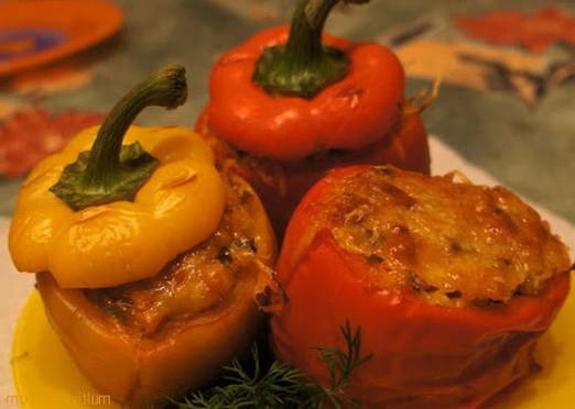 Фаршированные перцы с фаршем и рисом в кастрюле Фаршированные перцы с фаршем и рисом в кастрюле