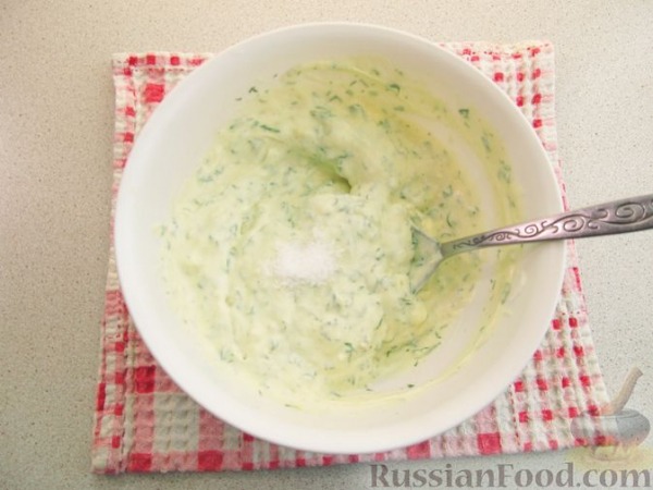 Салат из огурцов, редиса, кукурузы и лука Салат из огурцов, редиса, кукурузы и лука