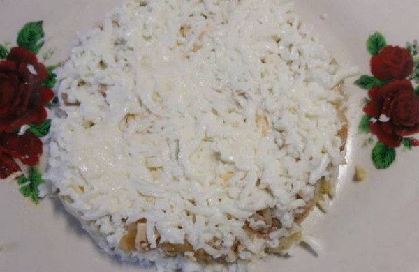 Салат Мимоза с сыром и консервами классический Салат Мимоза с сыром и консервами классический