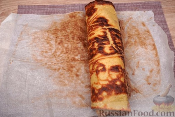 Рулет из блинного теста, с паштетом (в духовке) Рулет из блинного теста, с паштетом (в духовке)