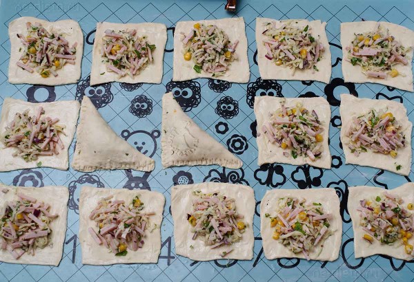 Слойки с ветчиной и сыром Слойки с ветчиной и сыром