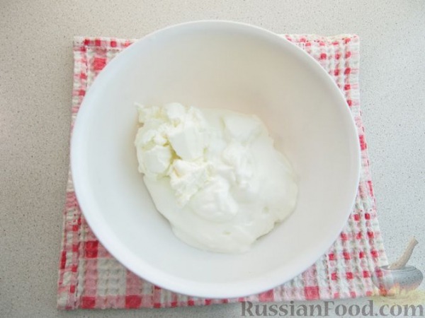 Салат из огурцов, редиса, кукурузы и лука Салат из огурцов, редиса, кукурузы и лука