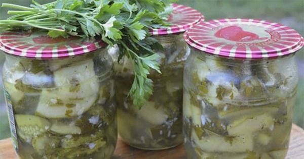 Салат из огурцов с луком и растительным маслом на зиму Салат из огурцов с луком и растительным маслом на зиму