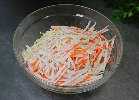 Крабовый салат классический Крабовый салат классический