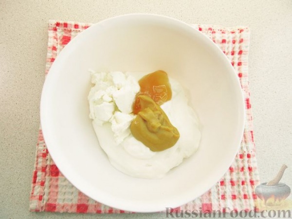 Салат из огурцов, редиса, кукурузы и лука Салат из огурцов, редиса, кукурузы и лука