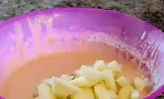 Пышная шарлотка с яблоками в духовке классическая Пышная шарлотка с яблоками в духовке классическая