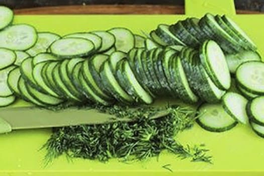 Салат из огурцов с луком и растительным маслом на зиму Салат из огурцов с луком и растительным маслом на зиму