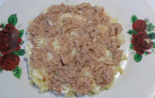 Салат Мимоза с сыром и консервами классический Салат Мимоза с сыром и консервами классический
