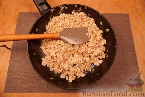Макароны-ракушки, фаршированные курицей, под сырно-сливочным соусом Макароны-ракушки, фаршированные курицей, под сырно-сливочным соусом