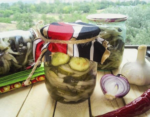 Салат из огурцов с луком и растительным маслом на зиму Салат из огурцов с луком и растительным маслом на зиму