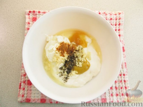 Салат из огурцов, редиса, кукурузы и лука Салат из огурцов, редиса, кукурузы и лука