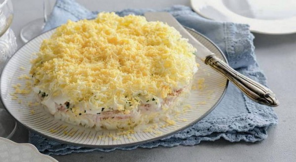 Салат Мимоза с сыром и консервами классический Салат Мимоза с сыром и консервами классический
