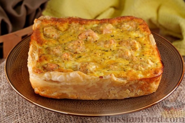 Пирог из слоёного теста, с мясными фрикадельками и кабачками Пирог из слоёного теста, с мясными фрикадельками и кабачками