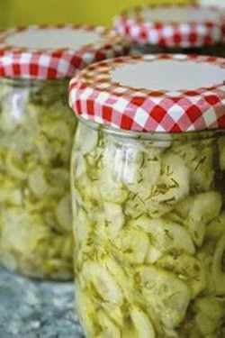 Салат из огурцов с луком и растительным маслом на зиму Салат из огурцов с луком и растительным маслом на зиму