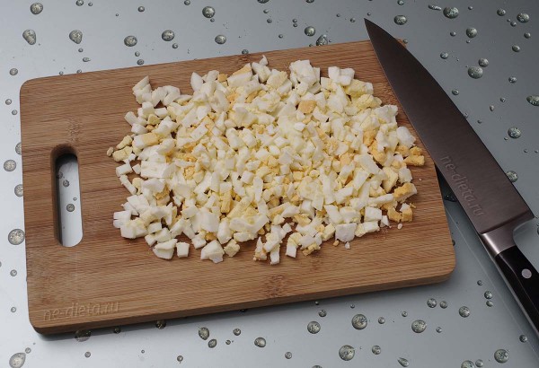 Салат с пекинской капустой, сыром и орехами Салат с пекинской капустой, сыром и орехами