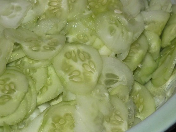Салат из огурцов с луком и растительным маслом на зиму Салат из огурцов с луком и растительным маслом на зиму