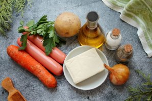 Сырный суп с копчеными сосисками Сырный суп с копчеными сосисками
