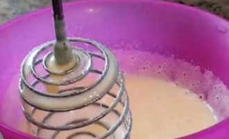 Пышная шарлотка с яблоками в духовке классическая Пышная шарлотка с яблоками в духовке классическая