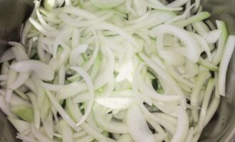Салат из огурцов с луком и растительным маслом на зиму Салат из огурцов с луком и растительным маслом на зиму