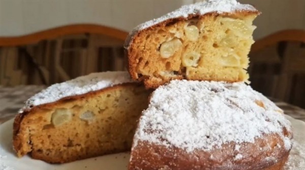 Пышная шарлотка с яблоками в духовке классическая Пышная шарлотка с яблоками в духовке классическая