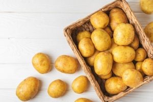 «Очень вкусно»: готовим молодую картошку в духовке всего за 40 минут