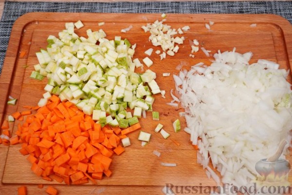 Пирог из слоёного теста, с мясными фрикадельками и кабачками Пирог из слоёного теста, с мясными фрикадельками и кабачками
