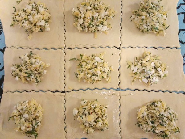 Слойки с сыром и творогом Слойки с сыром и творогом
