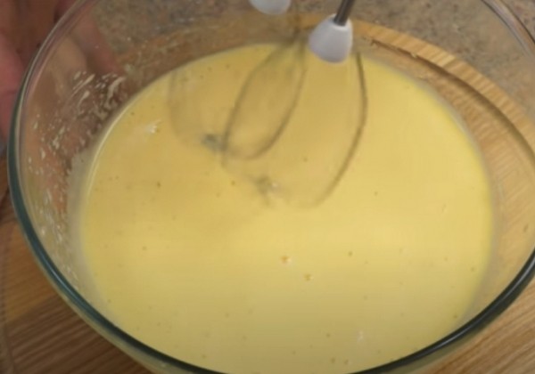 Пышная шарлотка с яблоками в духовке классическая Пышная шарлотка с яблоками в духовке классическая
