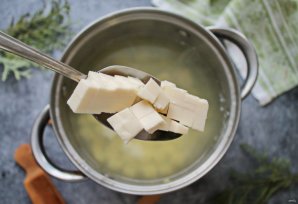Сырный суп с копчеными сосисками Сырный суп с копчеными сосисками