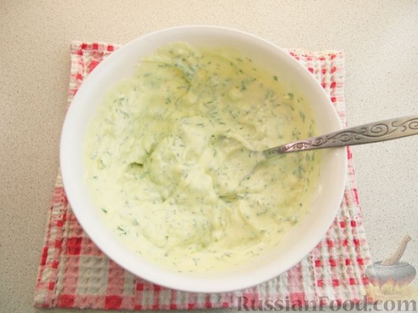 Салат из огурцов, редиса, кукурузы и лука Салат из огурцов, редиса, кукурузы и лука