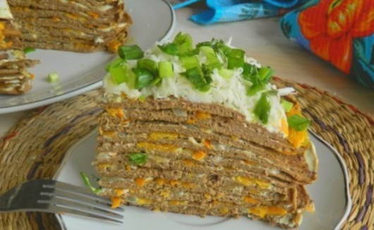 Печеночный торт из свиной печени классический Печеночный торт из свиной печени классический