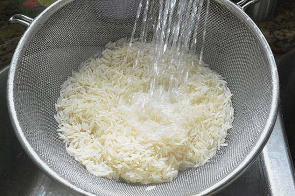 Фаршированные перцы с фаршем и рисом в кастрюле Фаршированные перцы с фаршем и рисом в кастрюле