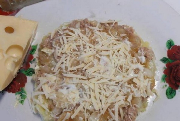 Салат Мимоза с сыром и консервами классический Салат Мимоза с сыром и консервами классический