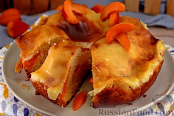 Пирог на йогурте, с заварным кремом и абрикосами Пирог на йогурте, с заварным кремом и абрикосами
