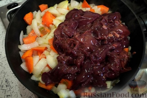 Рулет из блинного теста, с паштетом (в духовке) Рулет из блинного теста, с паштетом (в духовке)