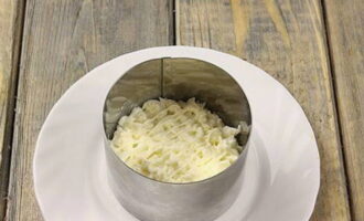 Салат Мимоза с сыром и консервами классический Салат Мимоза с сыром и консервами классический