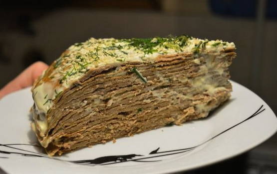 Печеночный торт из свиной печени классический Печеночный торт из свиной печени классический
