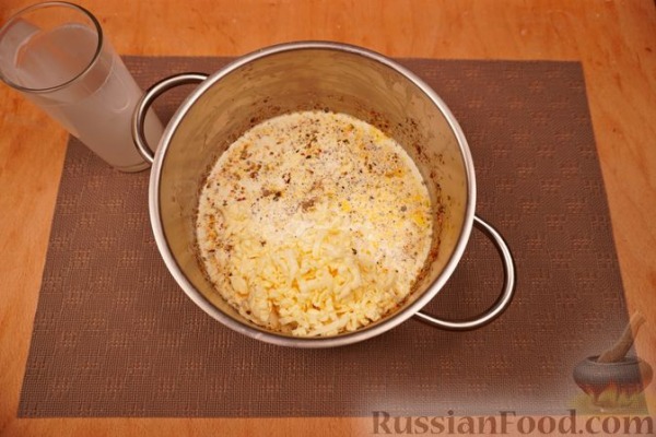 Макароны-ракушки, фаршированные курицей, под сырно-сливочным соусом Макароны-ракушки, фаршированные курицей, под сырно-сливочным соусом