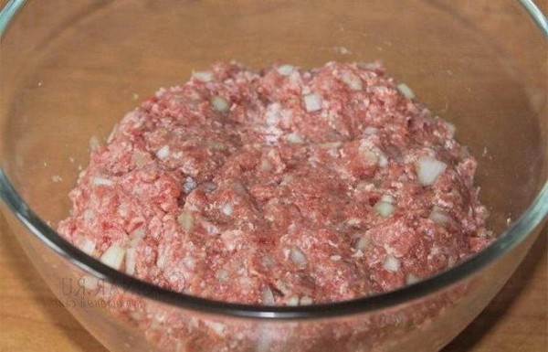 Фаршированные перцы с фаршем и рисом в кастрюле Фаршированные перцы с фаршем и рисом в кастрюле