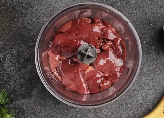 Печеночный торт из куриной печени Печеночный торт из куриной печени