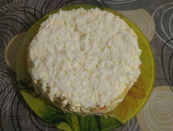 Салат Мимоза с сыром и консервами классический Салат Мимоза с сыром и консервами классический