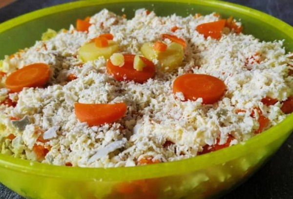 Салат Мимоза с сыром и консервами классический Салат Мимоза с сыром и консервами классический