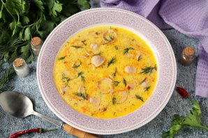 Сырный суп с копчеными сосисками Сырный суп с копчеными сосисками