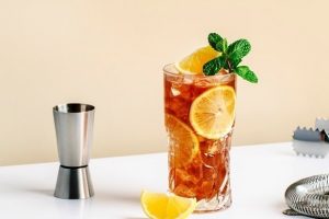 «Очень вкусно»: простой рецепт освежающего в жару напитка