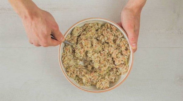 Фаршированные перцы с фаршем и рисом в кастрюле Фаршированные перцы с фаршем и рисом в кастрюле