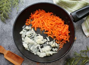 Сырный суп с копчеными сосисками Сырный суп с копчеными сосисками
