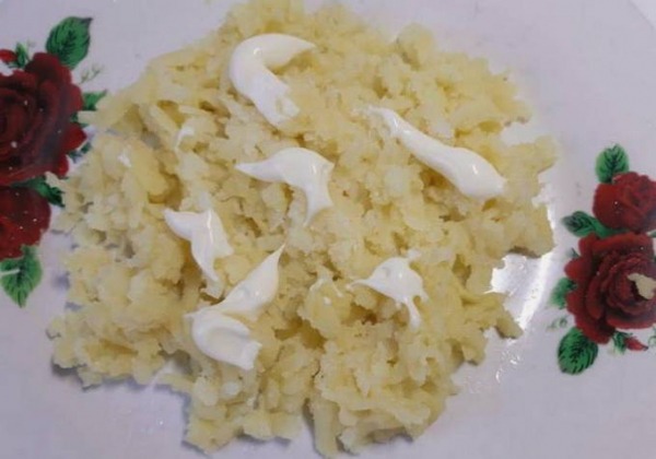 Салат Мимоза с сыром и консервами классический Салат Мимоза с сыром и консервами классический