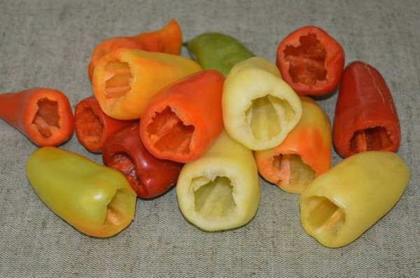 Фаршированные перцы с фаршем и рисом в кастрюле Фаршированные перцы с фаршем и рисом в кастрюле