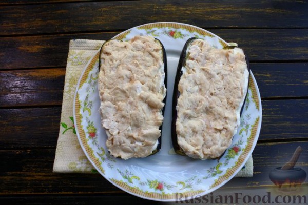 Баклажаны с куриным фаршем, помидорами и сыром (в микроволновке) Баклажаны с куриным фаршем, помидорами и сыром (в микроволновке)
