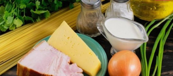 Паста карбонара с беконом и сливками классическая Паста карбонара с беконом и сливками классическая